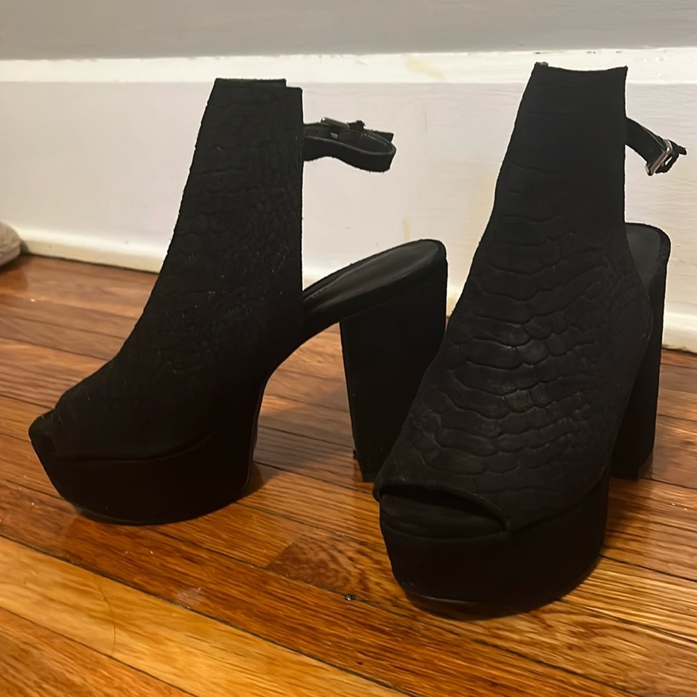 Silence And Noise Platform Heels, size 6